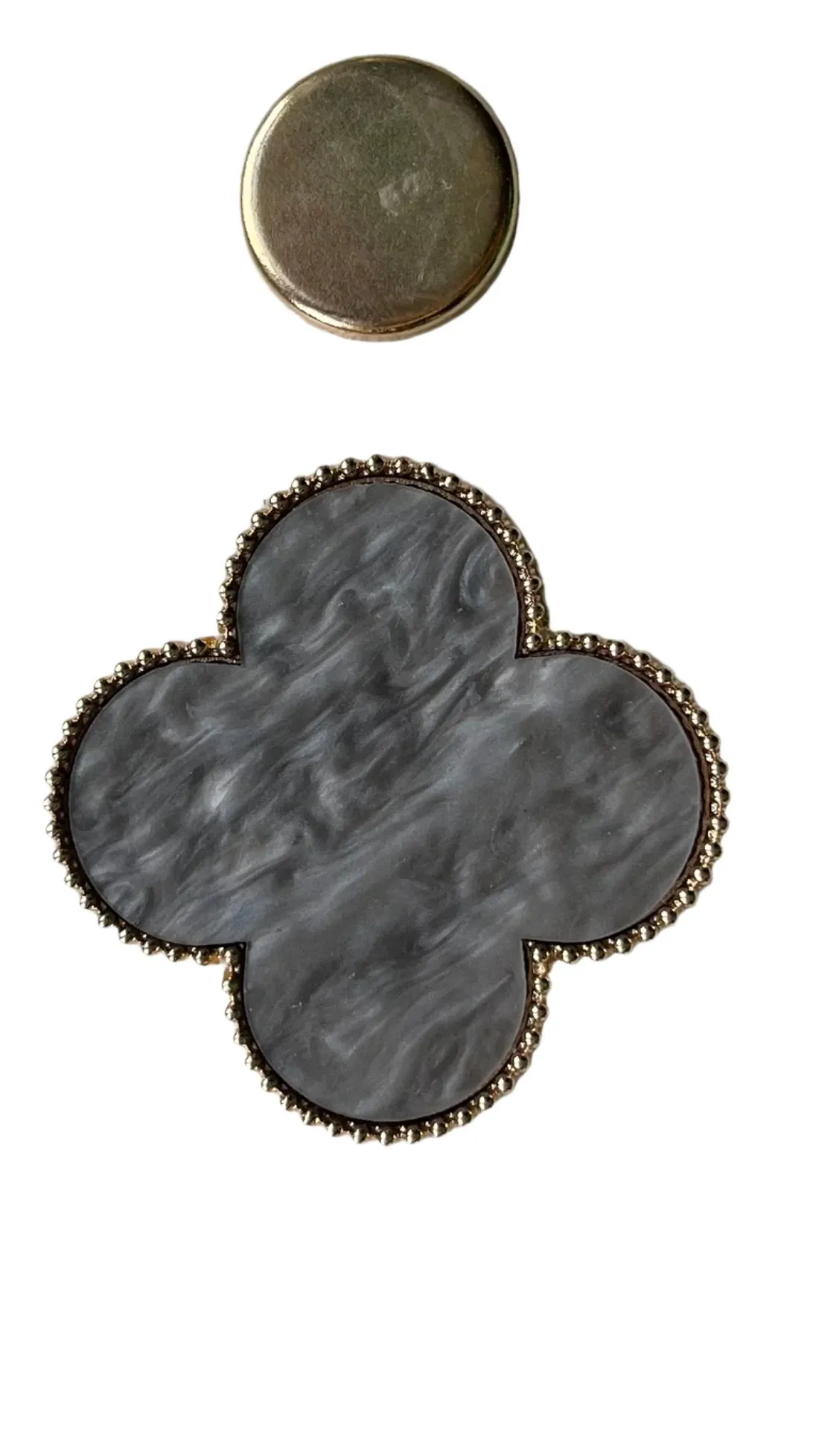 Clover magnetic brooch