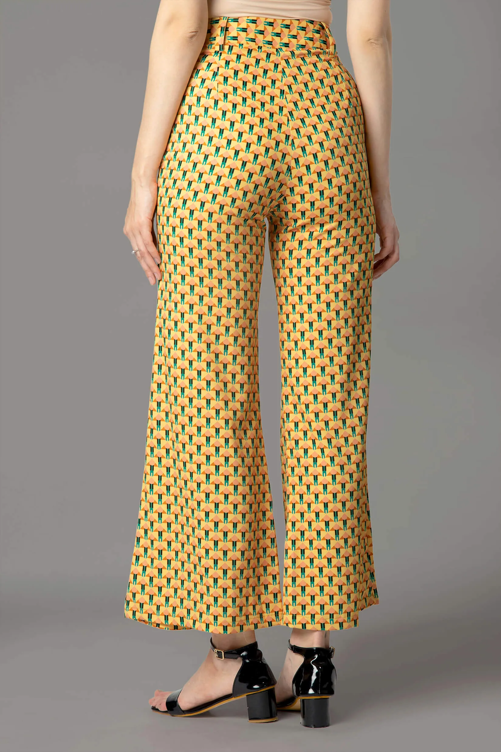 Lattice Regular Fit Zip Closure Bottom