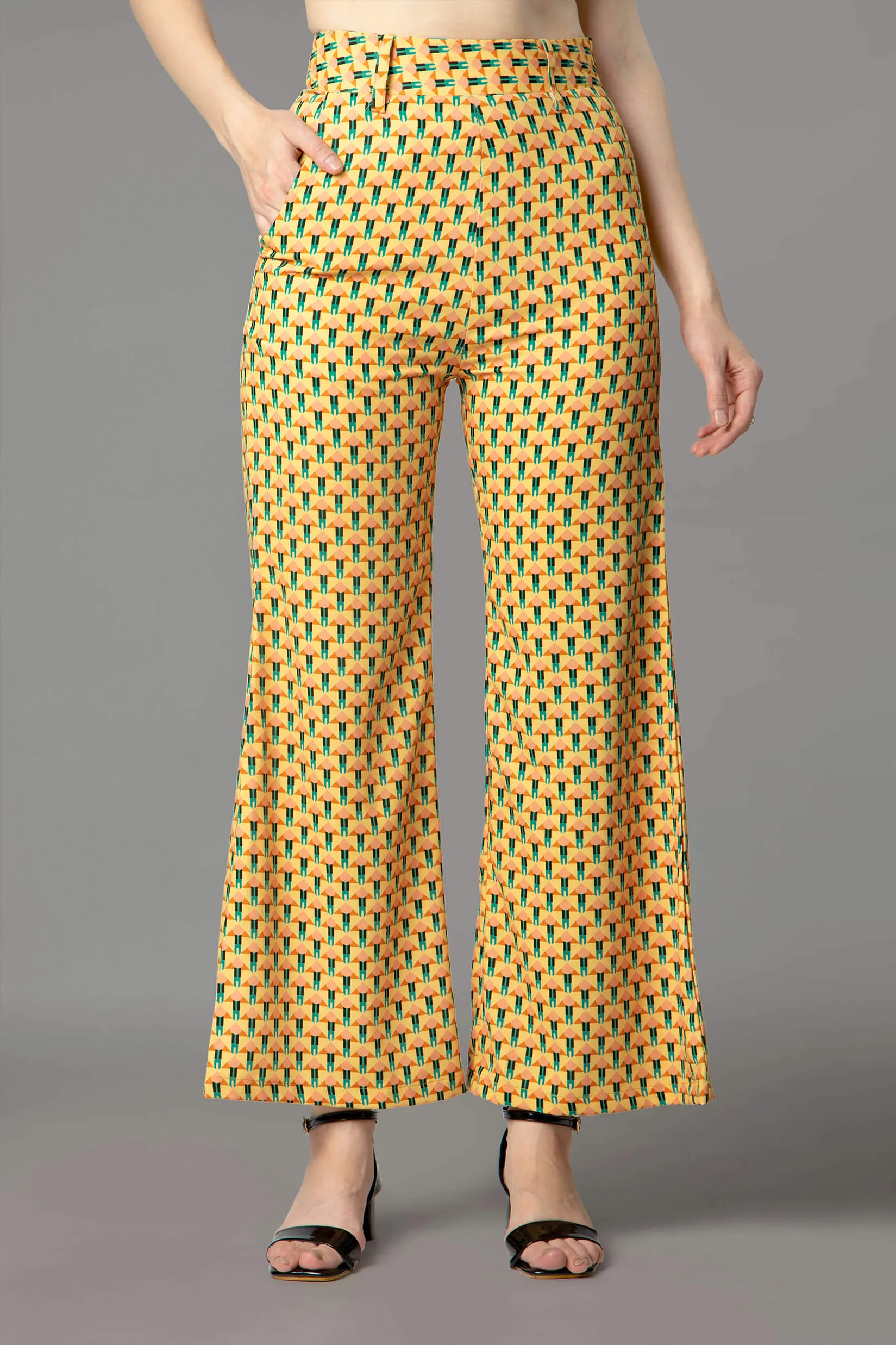 Lattice Regular Fit Zip Closure Bottom